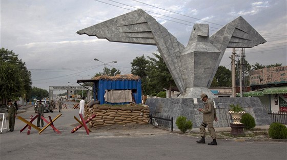 Pákistánská letecká základna Kamra po útoku ozbrojenc (16. srpna 2012)