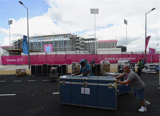 VECHNO ROZEBEROU. Provizorní sportovit uetí Londýnu péi o stadiony, které u nikdy nezaplní tolik divák jako pi OH.