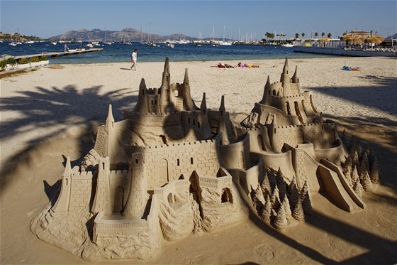 Nkteré hrady z písku jsou opravdovým umleckým dílem.