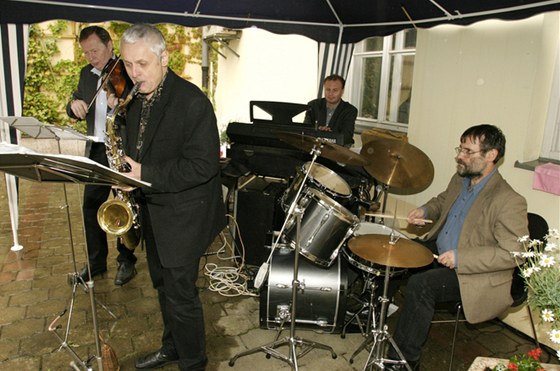 Jazz Fragment Prague koncertuje, zleva: Milan Pkný, Viktor Kotrubenko, Ale