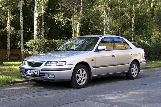 Mazda 626 z roku 1998