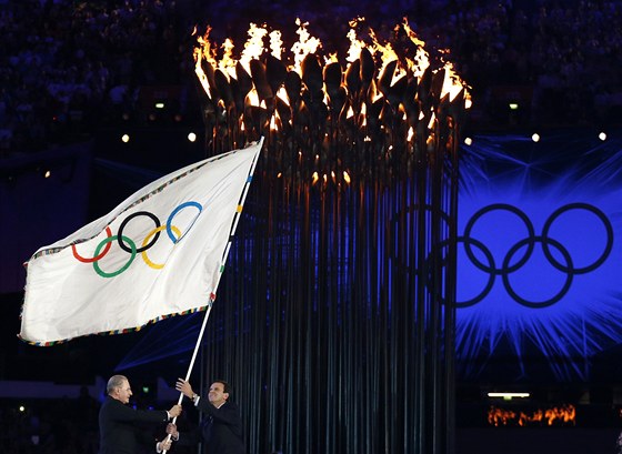 Jacques Rogge (vlevo) jako pedseda MOV koní. Komu pedá vládu nad olympijským hnutím?