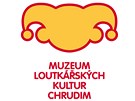 Nvrh novho loga Muzea loutkskch kultur v Chrudimi, kter skonil pod