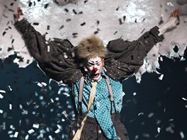 CIRQUE DU SOLEIL. Jeden z len populárního souboru Cirque du Soleil bhem...