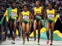 STÍBRNÉ. Jamajské sprinterky zabhly národní rekord 41,41. Stailo to na druhé