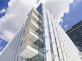 Architekt Richard Meier se stncmi prvky na fasd inspiroval v eskm