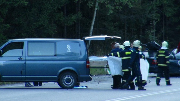 Tragick nehoda kodovky a motorke u Votic.