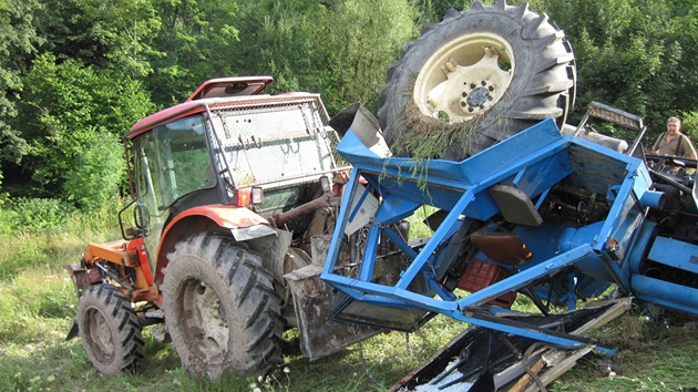 pevrcen traktor u Huslenek na Vsetnsku