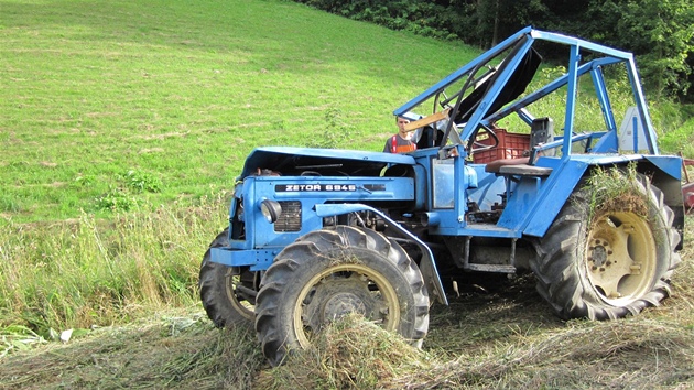 pevrcen traktor u Huslenek na Vsetnsku