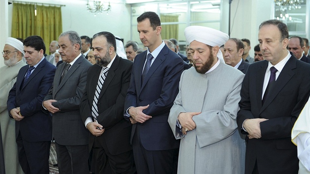 Syrsk prezident Bar Asad se po msci objevil na veejnosti u pleitosti motliteb v rmci ukonen ramadnu