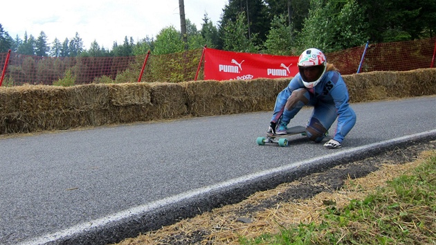 Zvod Mistrovstv svta v longboardingu pivedl do Kozkova sto osmdest jezdc z celho svta.