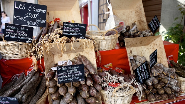 Francouzi si potrp na speciln salmky a klobsky s pchut ok, foie gras, lan, pepe i dalho koen. Ti kusy vyjdou na 10 euro.