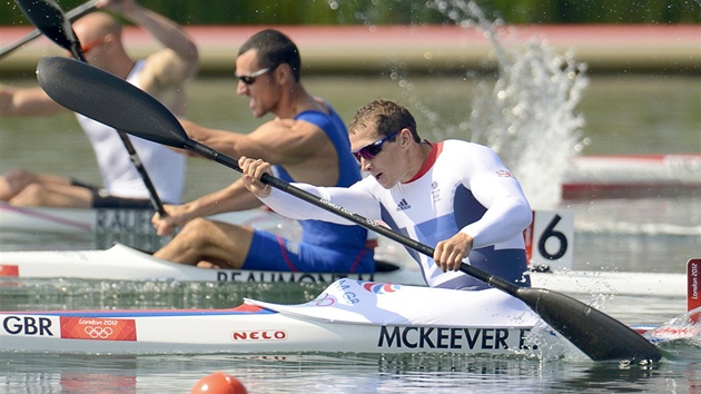 Britsk rychlostn kajak Ed McKeever si jede pro olympijsk zlato. (11. srpna 2012)