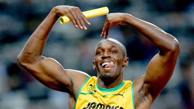 Jamajsk sprinter Usain Bolt si v zvodu na 4x100 metr dobhl u pro tet londnsk zlato. (11. srpna 2012). 