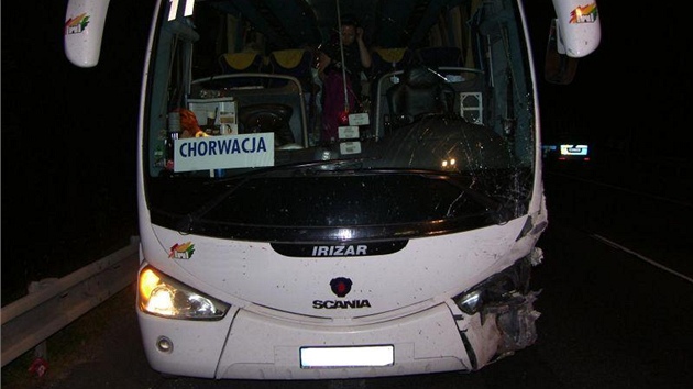 Tragick nehoda opelu a polskho autobusu na hlavnm tahu z Brna do Mikulova.