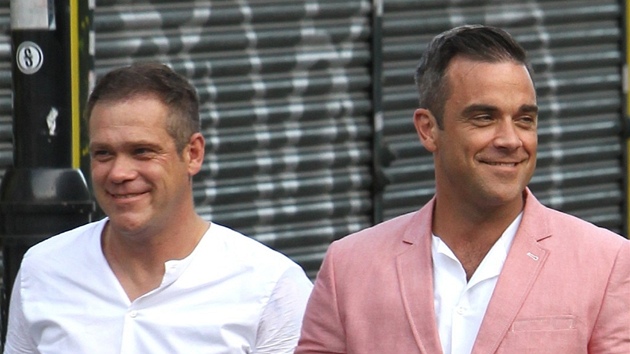 Robbie Williams se svm dvojnkem