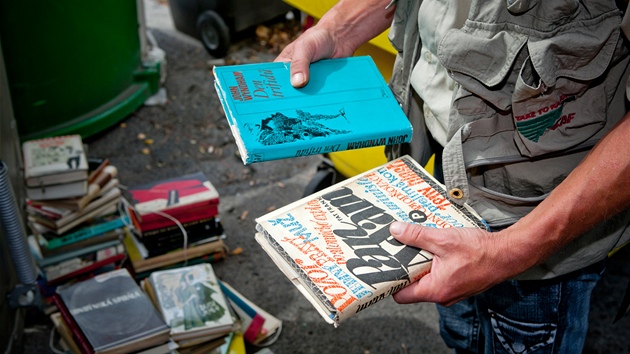 Tk volba. V antikvaritech si peliv vybraj, vtina knih tak zstane u popelnic (16. srpna 2012, Praha).