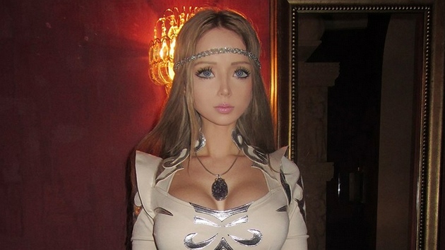 Valeria Lukyanov chce vypadat jako panenka Barbie.