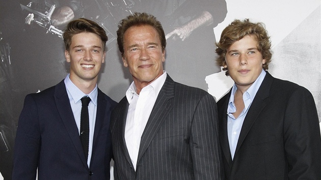 Arnold Schwarzenegger a jeho synov Patrick a Christopher (2012)