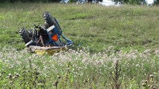 Pevrácený traktor u Huslenek na Vsetínsku | foto: HZS Zlínského kraje