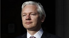 Assange svým skrýváním na ekvádorské ambasád pidlal vrásky na ele svým stoupencm