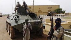 Islamisté z Jednotného hnutí pro dihád v západní Africe ve mst Gao (7. srpna