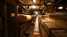 Tímto tunelem od chladírenského centra se pichází do velitelského kontejneru.