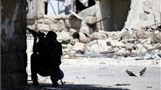 Písluník syrské svobodné armády bhem boj v Aleppu (14. srpna 2012)