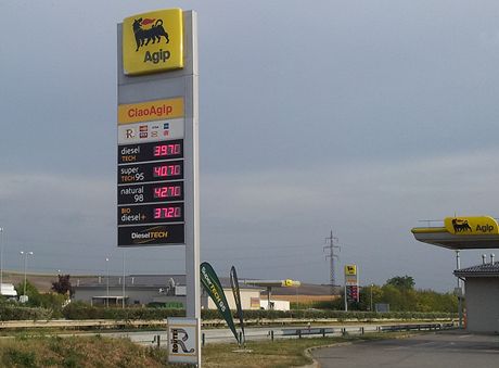 erpací stanice Agip na dálnici D2.