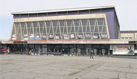 Vítkovice nádraí patí podle památká mezi architektonické památky. eské dráhy si to nemyslí.