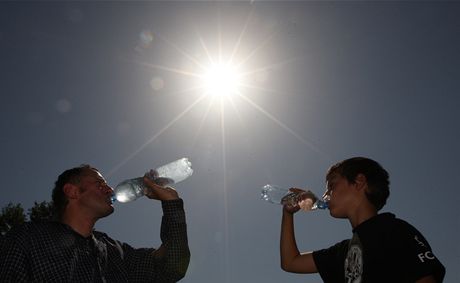 V sobotu odborníci oekávají v noci oblano a zataeno, peháky nebo dé, ale pes den by teploty mly stoupnout na 21 a 25 °C. Ilustraní foto