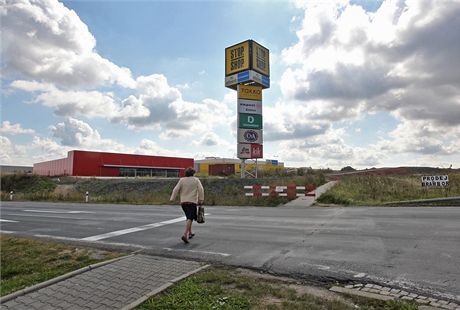 Dostat se pky do areálu nákupního centra Stop Shop v Tebíi bývá tém horor