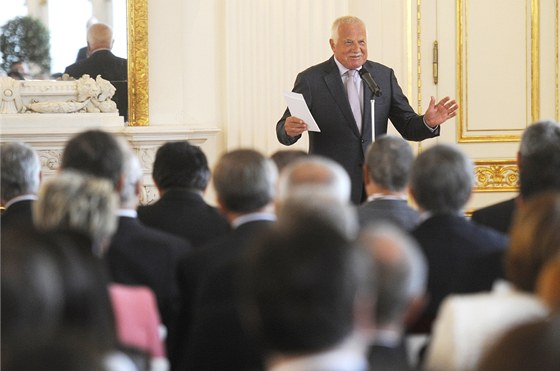 Prezident Václav Klaus naposledy pijal velvyslance a ostatní vedoucí