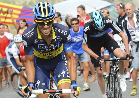Chris Froome (vpravo vzadu) stíhá Alberta Contadora. Bude to tak i na blíící se Tour de France? Nebo se role obrátí?