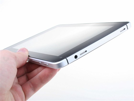 Huawei MediaPad je hodn elegatní tablet. Navíc se neetilo ani na pouitých materiálech.
