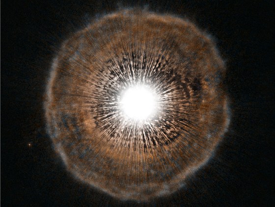 Hvzda U Camelopardalis na snímku Hubbleova teleskopu