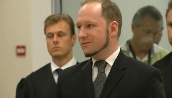 Breivik se pi tení rozsudku usmíval.