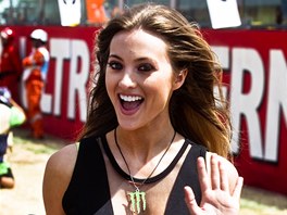 íká se jim umbrella girls, paddock girls i grid girls a jejich úkolem je