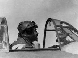 Frantiek Fajtl v kabin sovtského stíhacího letounu Lavokin La-5