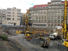 V prostoru stavební jámy bylo mezi ulicemi Vladislavova, Spálená a Purkyova...