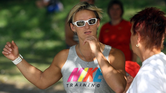Barbora potkov trnuje svou matku Ludmilu na Mistrovstv Evropy senior v atletice Evacs 2012 v itav.