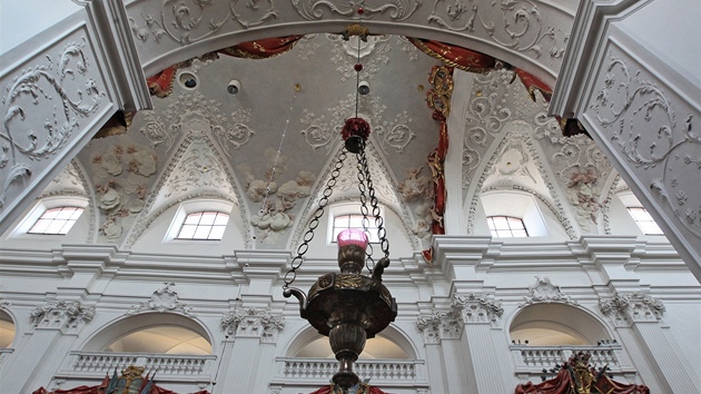Ppravy na slavnost msta Poln  - kostel Nanebevzet Panny Marie.