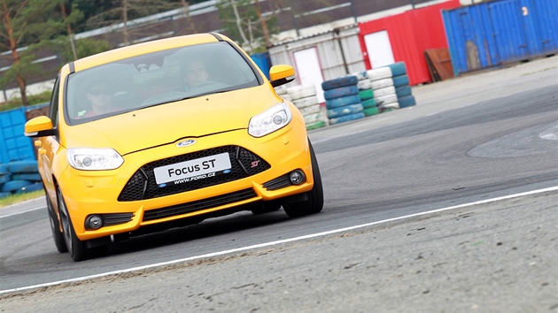 Ford Focus ST na okruhu v Sosnov