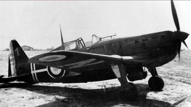 Ve Francii Fajtl ltal tak na strojch Morane-Saulnier M.S.406. Letoun ml reputaci odoln a dobe manvrujc sthaky, kter ale na sv protivnky na nebi, zejmna messerschmittty Bf-109, nestaila vkonem ani vzbroj.