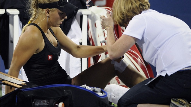 BOL. Caroline Wozniack nastoupila na US Open v New Yorku se zrannm kolenem.