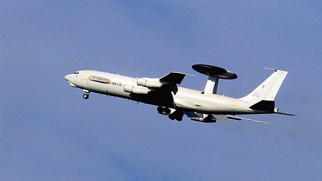 Oblbenm objektem spotter je v Pardubicch monitorovac letou AWACS.