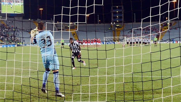 Brazilský fotbalista Maicosuel z Udine selhal v penaltovém rozstelu. Jeho tým