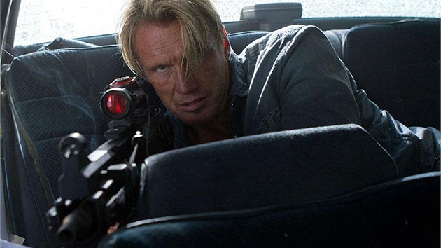 Dolph Lundgren ve filmu Postradatelní 2