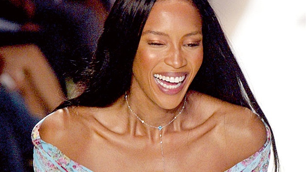 Naomi Campbellov se smla jet v roce 2005 na pehldce znaky Esteban Cortazar.