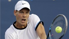 Tomá Berdych v semifinále turnaje ve Winston-Salemu proti Samu Querreymu.